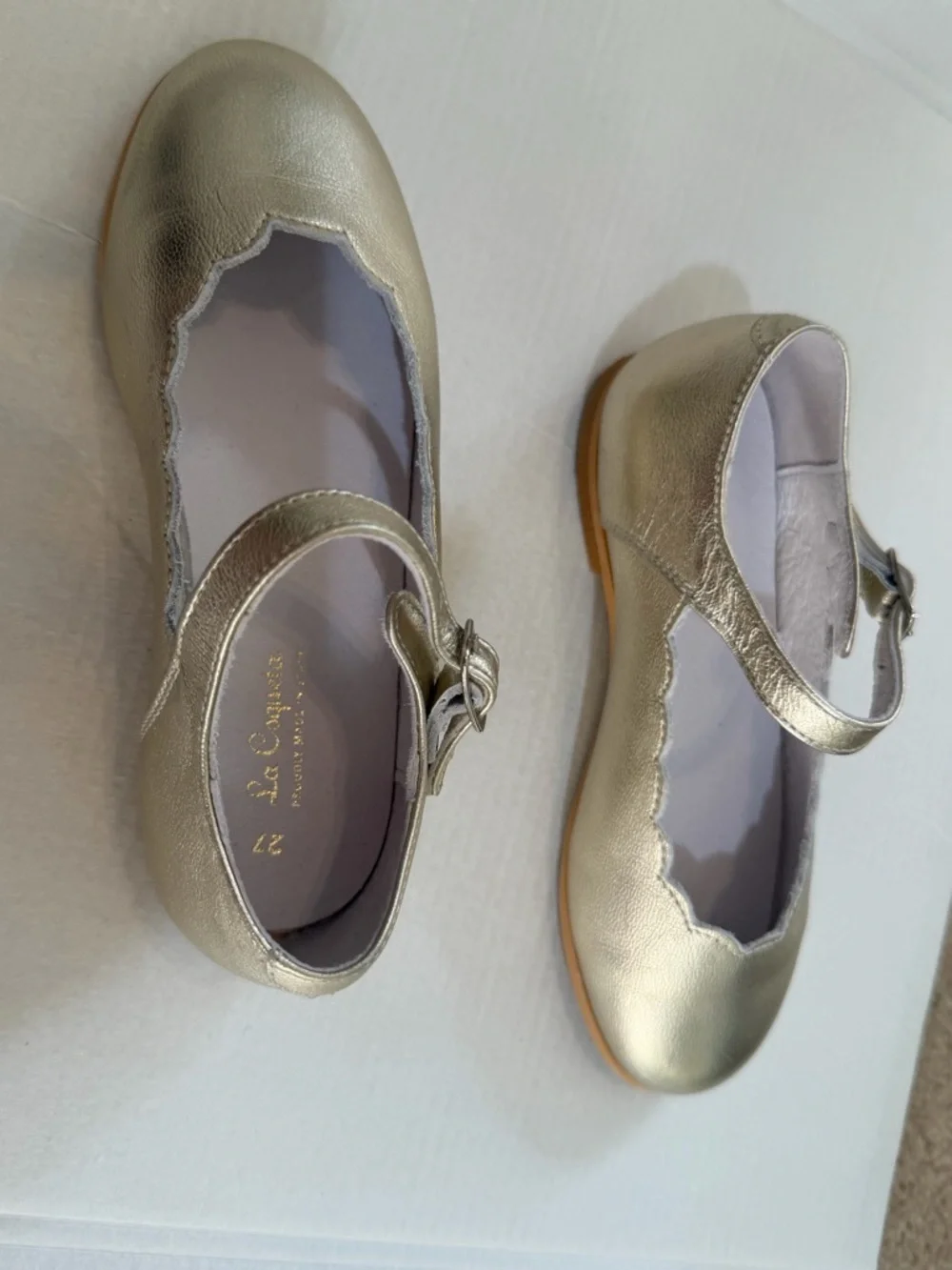 La Coqueta Gold Scalloped Mary Jane Shoes Girls EU 27 US 10 Soft Nappa Leather